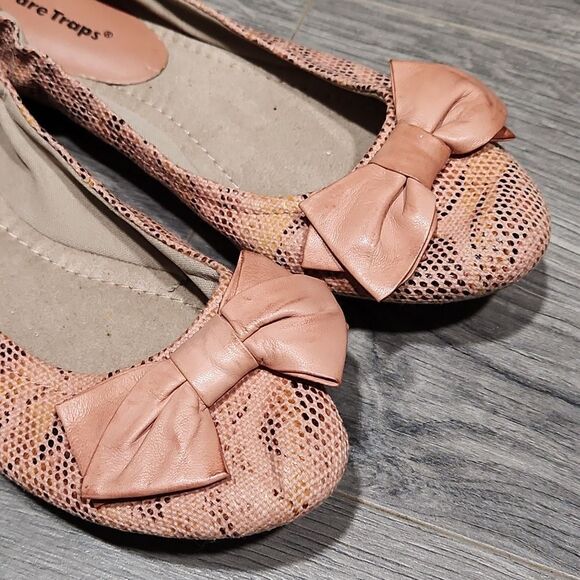 Bare Traps Faux Snakeskin Peach Leather Bow Ballet Flats - Picture 2 of 6